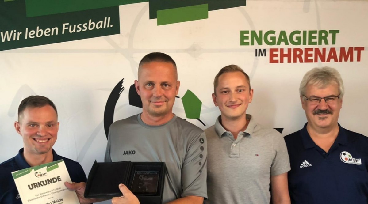 Höchste Auszeichnung im Kreisfußball für ehrenamtliches Engagement...