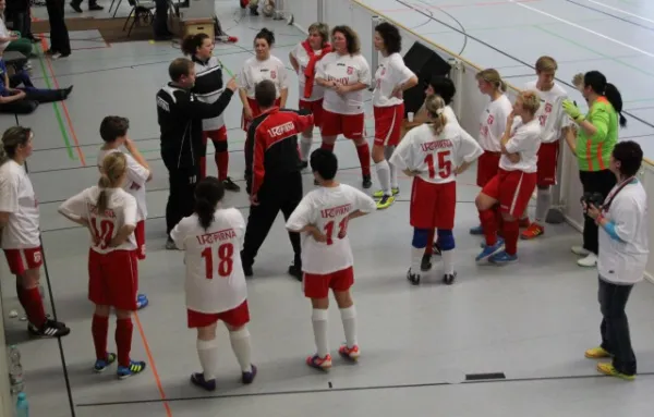 Frauen 1. Freundschaftsspiel in der Halle