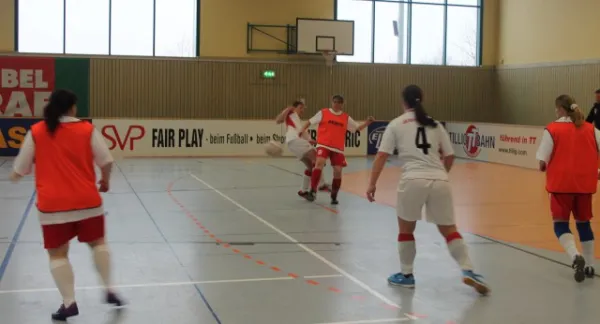 Frauen 1. Freundschaftsspiel in der Halle