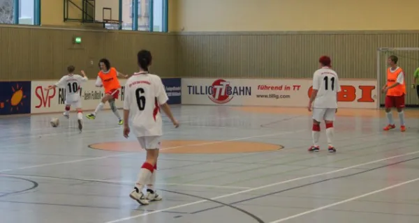 Frauen 1. Freundschaftsspiel in der Halle