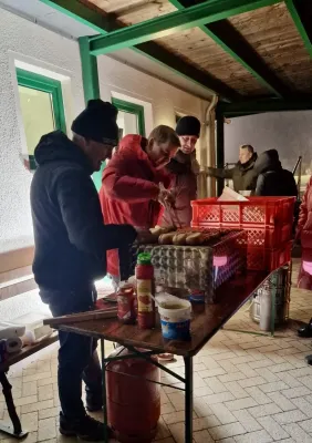 1. Weihnachtsbaumschmücken