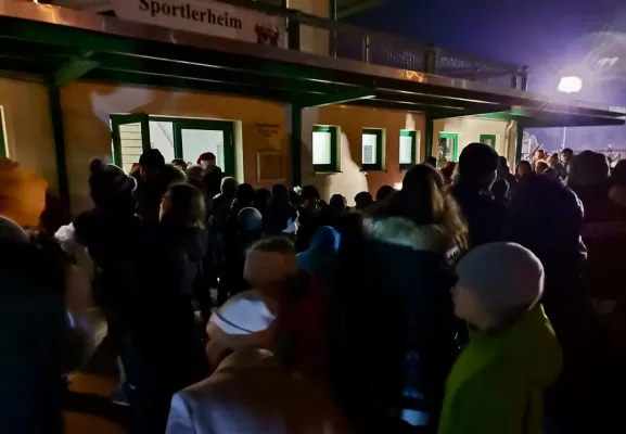 1. Weihnachtsbaumschmücken